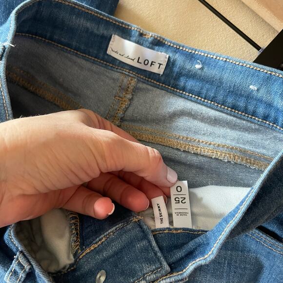 LOFT Skinny Jeans in Bright Mid Vintage Wash Mid Rise Chewed‎ Hem Blue Size 0/25 - Picture 14 of 16